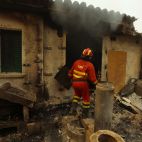 Un efectivo de la UME en el incendio de Ávila.