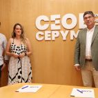 Paulino Benito, presidente de Ceoe Cepyme Salamanca, Paulino Benito, y la presidenta de la Asociación de Jóvenes Empresarios de Salamanca (AJE), Blanca García.