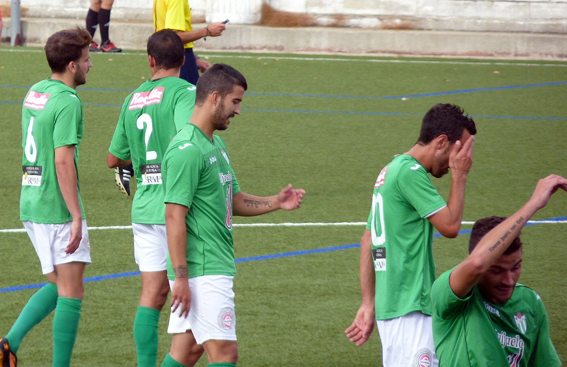 Varios jugadores del Guijuelo, en un partido de esta temporada.