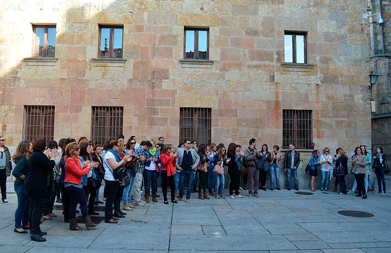 Los opositores se concentraron para protestar en el Patio de Escuelas.