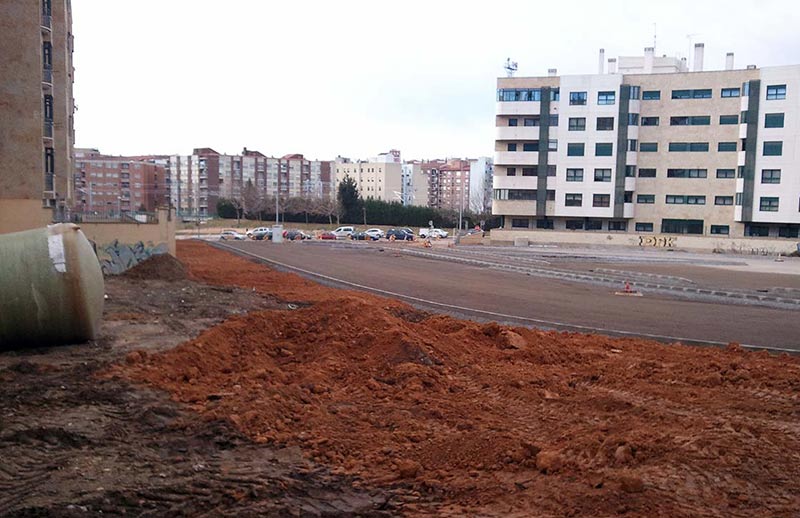 obras aparcamiento calle la radio peñaranda coches