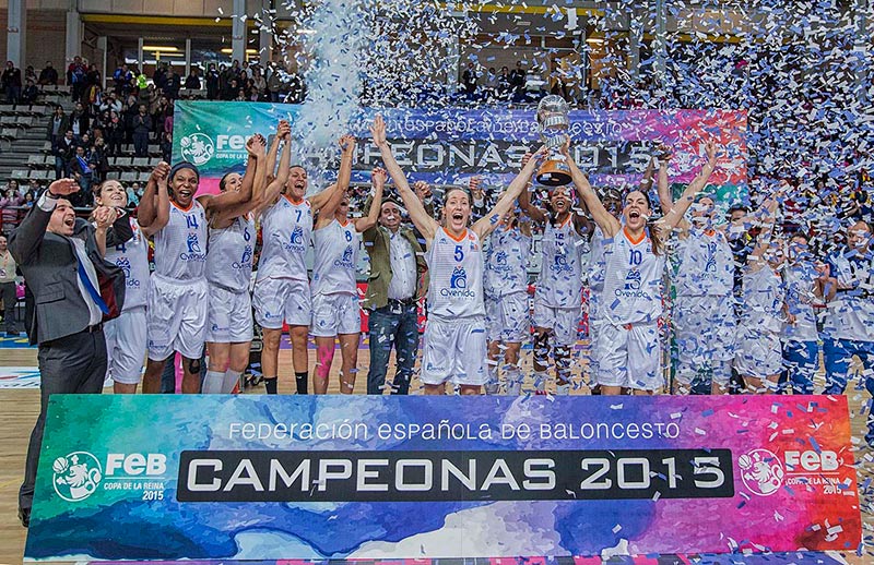 El Perfumerias Avenida celebra su quinta Copa de la Reina