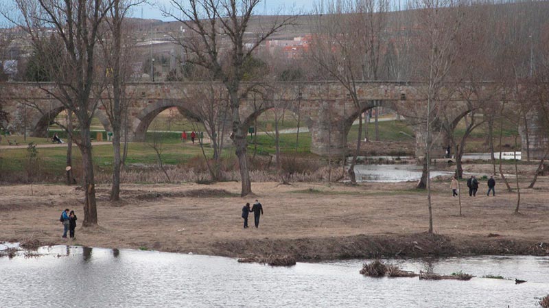 El puente Romano visto desde el puente Enrique Estevan., de Salamanca