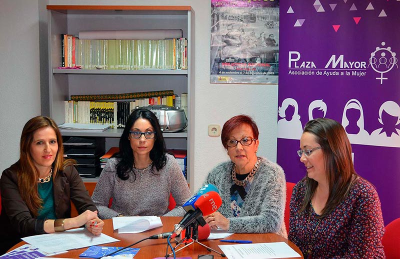 asociacion mujeres plaza mayor izda silvia hez nieves velasco ascensioniglesias jesica loaquin rodriguez