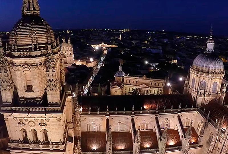 catedral dron vuelo nocturno 2