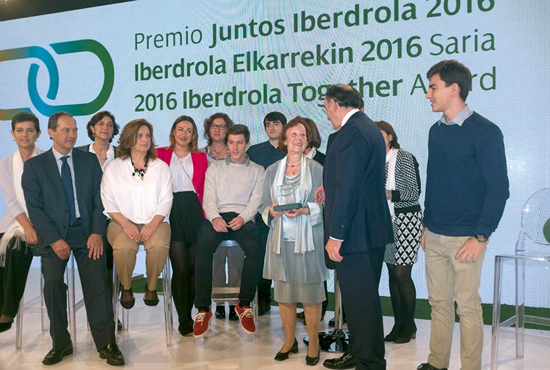 Galán entrega el premio Juntos Iberdrola 2016.
