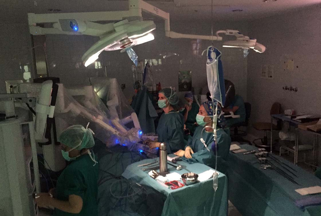 hospital Operación quirofano da vinci robot1