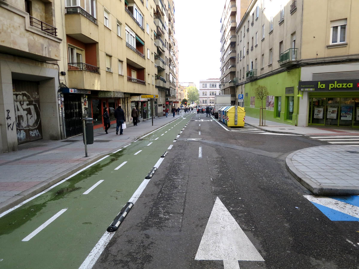 El carril bici de la calle Alfonso de Castro.