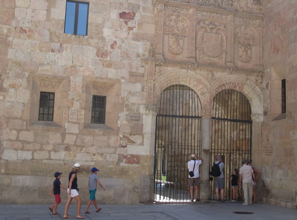 turistas escuelas menores usal