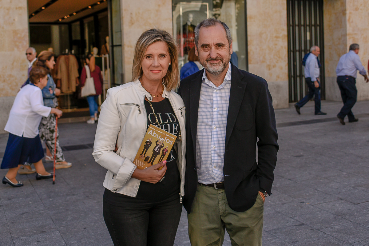 Ana Isabel Virtudes y Fernando Lallana, autores de de ‘Nunca es tarde para emprender. Abuelos’.