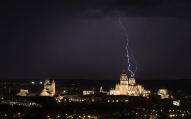 David Arranz / ICAL Una tormenta descarga sobre Salamanca chubascos y numerosos rayos