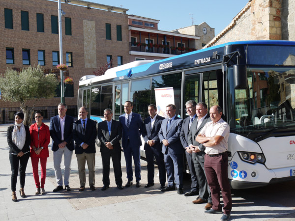 Inauguración servicio transporte en Carbajosa.