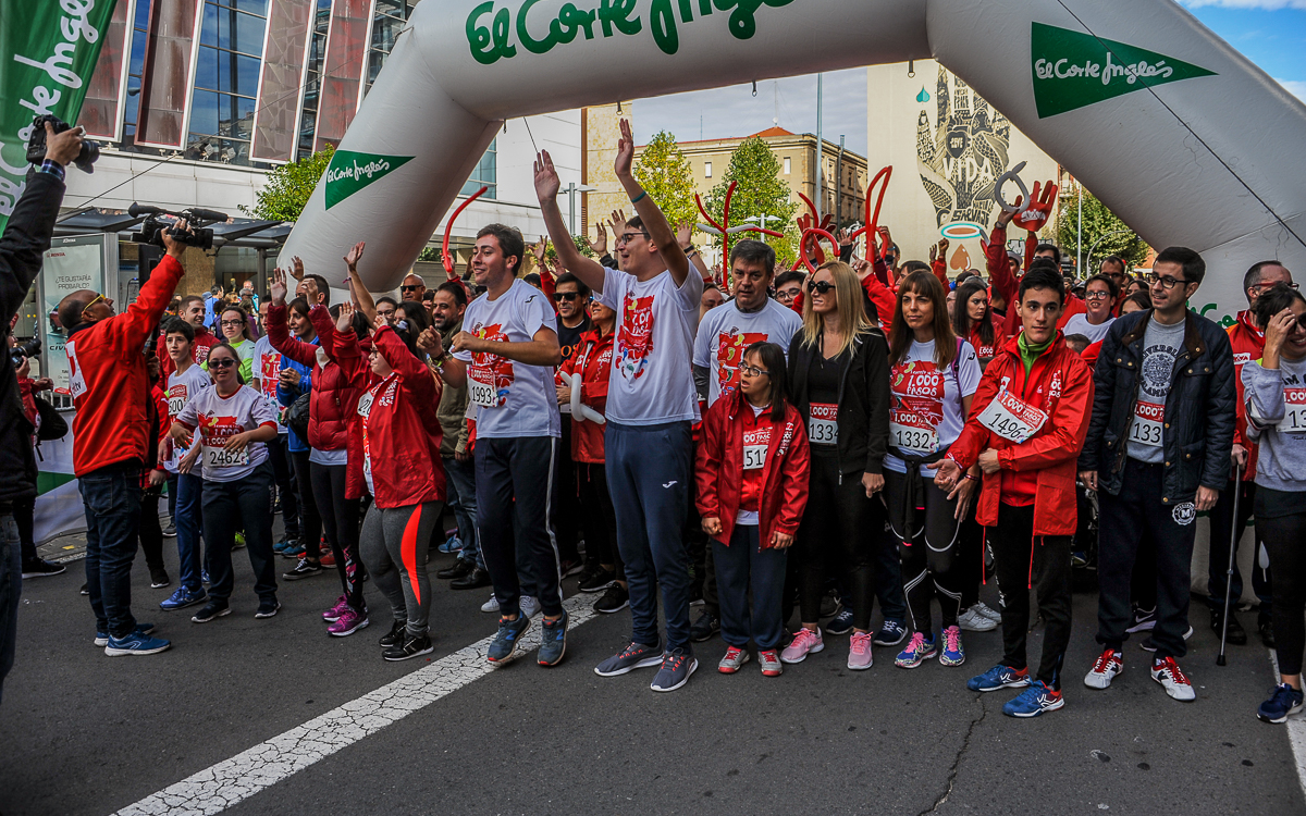 Cientos de salmantinos participaron en la marcha solidaria de los 1.000 pasos organizada por la Fundación Aviva.
