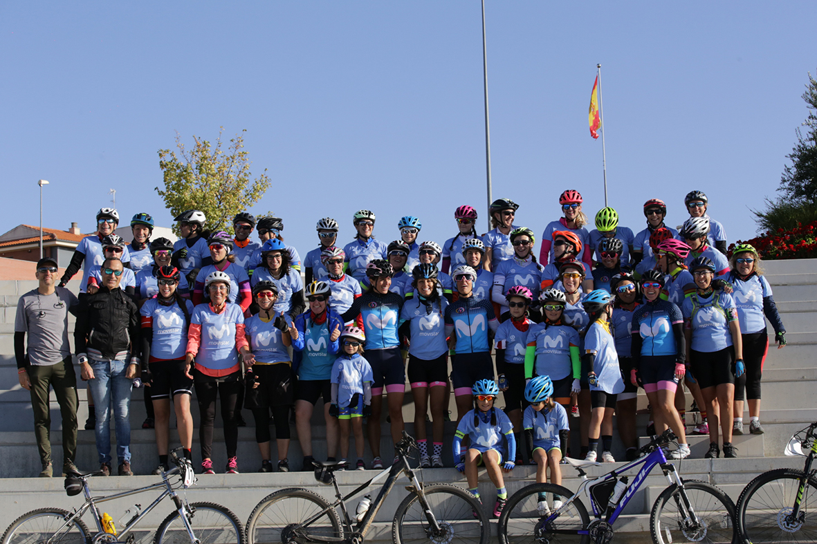 Decenas de mujeres ciclistas han participado en el encuentro Women in Bike organizado en Carbajosa.