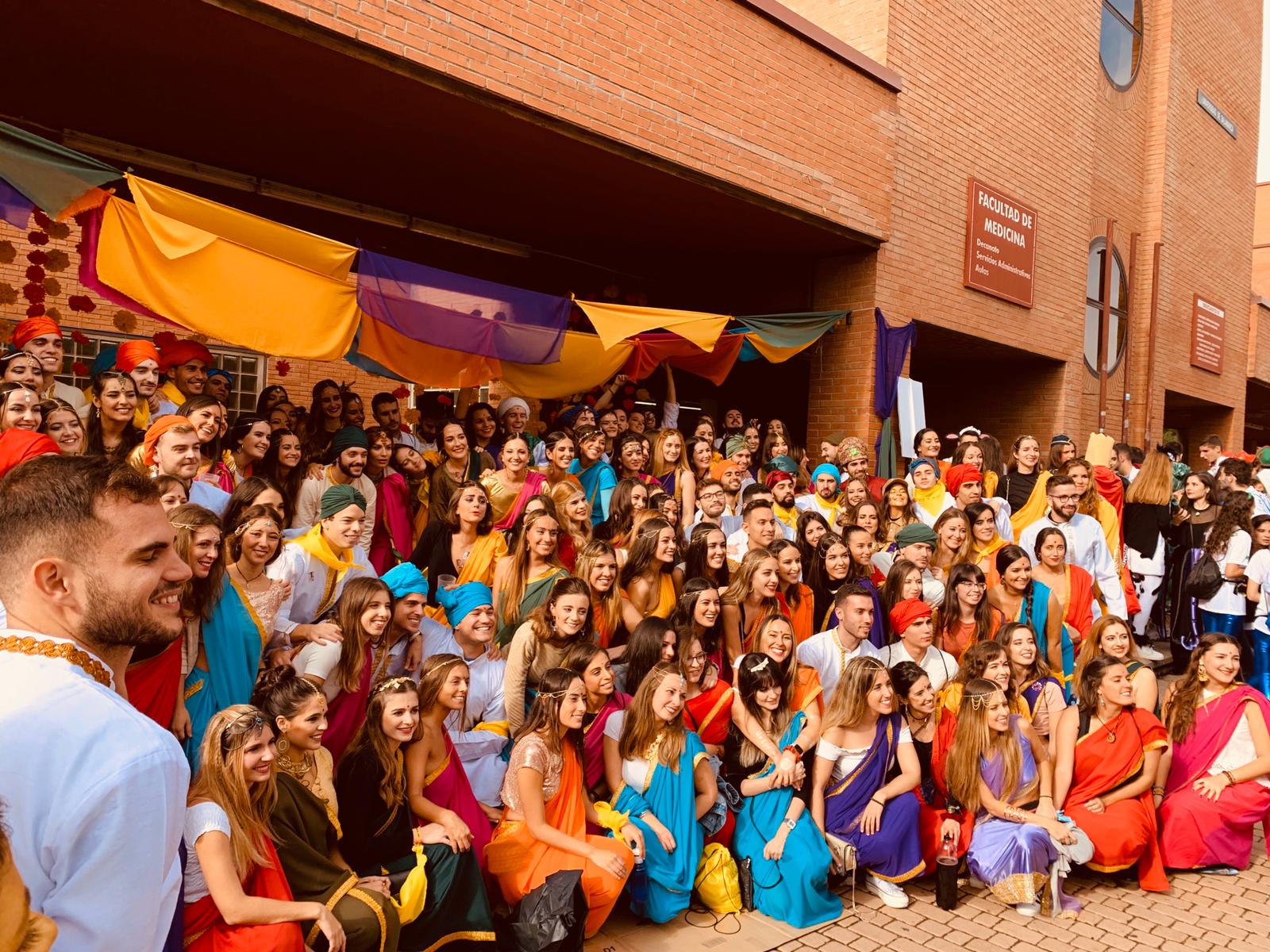 Los estudiantes de Medicina están celebrando a su patrón, San Lucas.