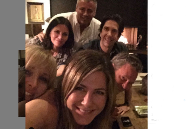 Jennifer Anistos y sus compañeros de Friends. Foto. Instagram.