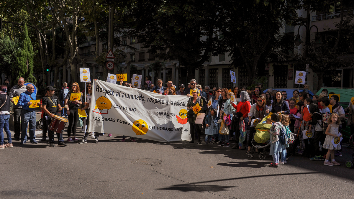Manifestación y protesta de los padres y madres del colegio Juan Jaén, en Salamanca.