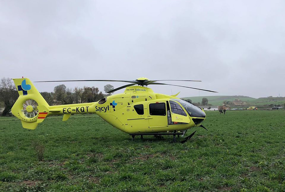 El helicóptero del Sacyl trasladó al herido en la montería.