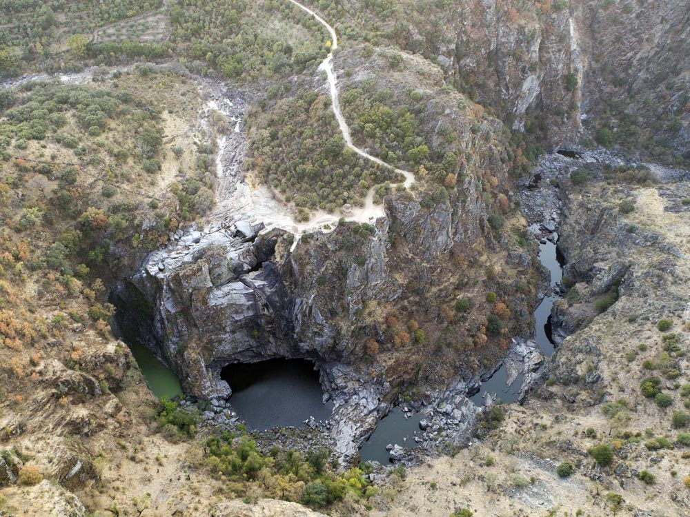 David Arranz. ICAL. La cascada del río Uces conocido como `Pozo de los humos´ entre los municipios de Masueco y Pereña.