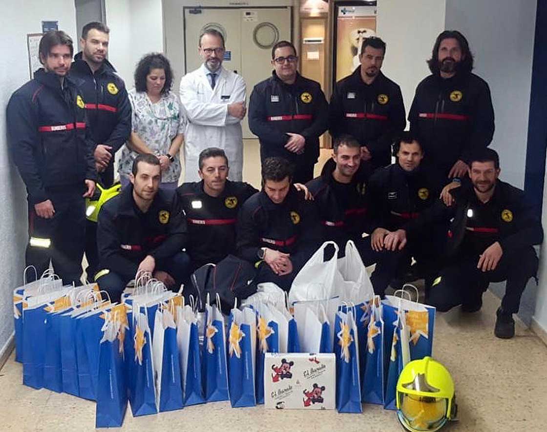 bomberos juguetes niños hospital (2)