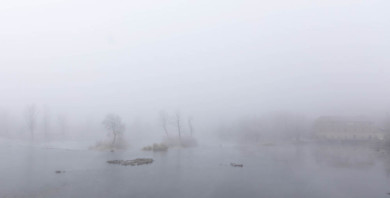 David Arranz / ICAL Mañana de nieblas y bajas temperaturas en la ciudad y la provincia. En la imagen el río Tormes a su paso por la capital