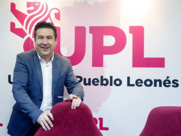 Carlos S. Campillo / ICAL El secretario general de UPL, Luis Mariano Santos, presenta la próxima iniciativa para la consecución de la autonomía de la Región Leonesa