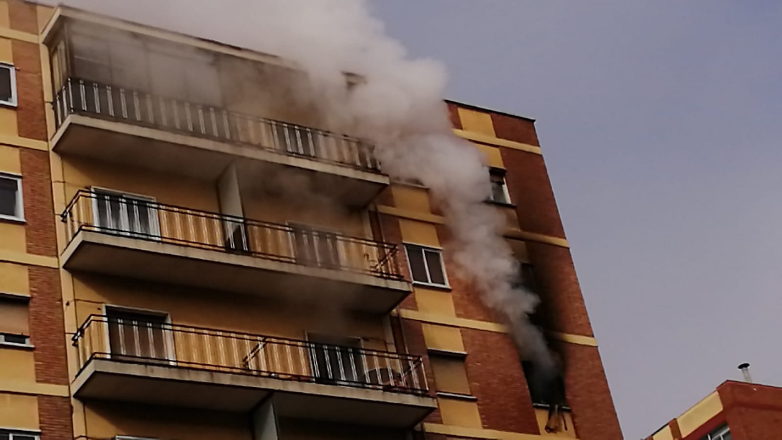 El incendio en el número 27 de la avenida de Federico Anaya.