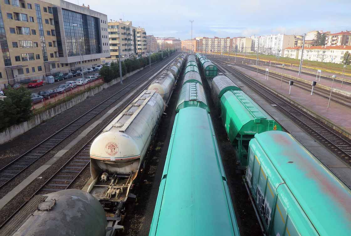 renfe estacion ferrocarril tren catenaria (3)