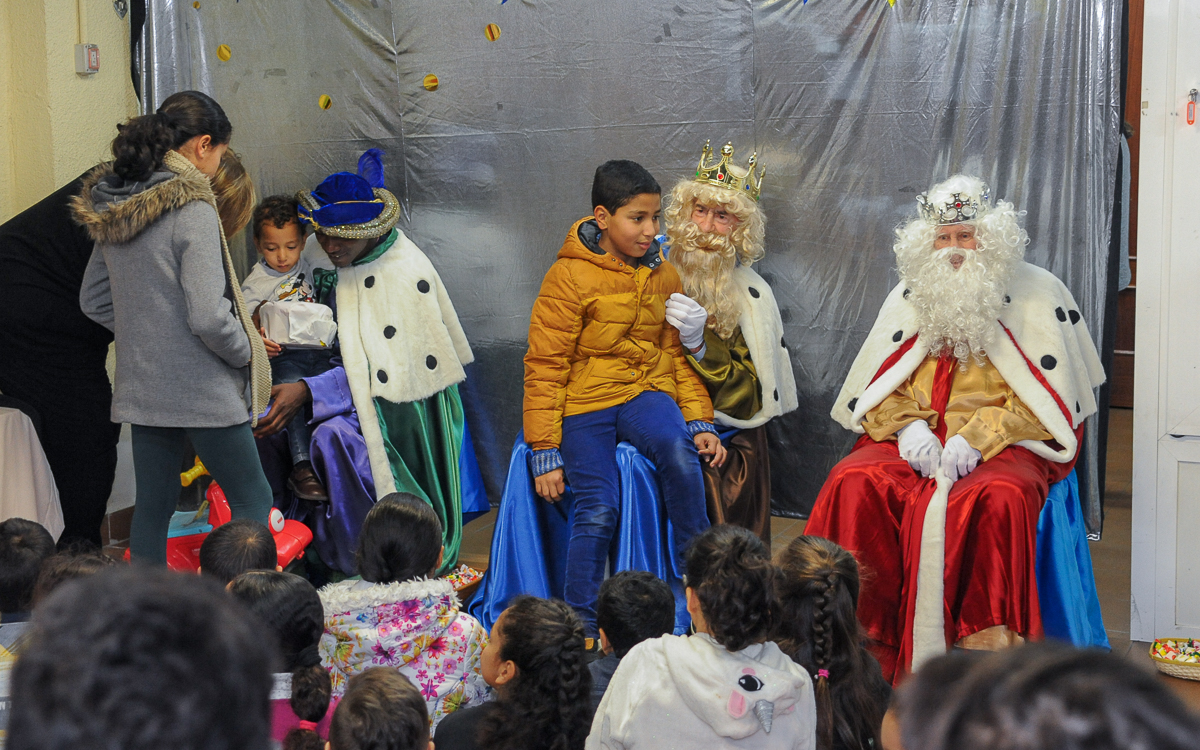Los Reyes Magos visitaron la sede de Asecal para conversar con los niños y niñas del barrio de Vidal.