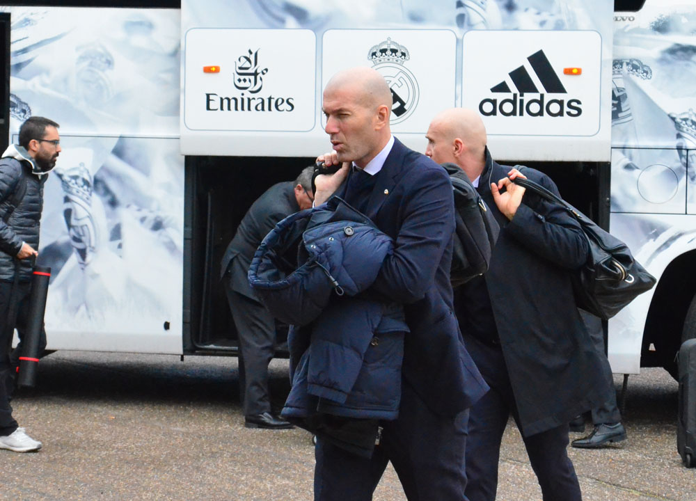 Zidane, entrenador del Real Madrid a su llegada a Salamanca.