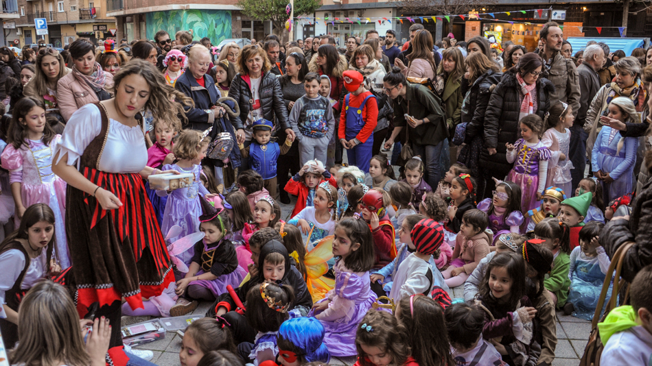 Las actividades organizadas por la asociación vecinal Zoes en el barrio del Oeste por el carnaval.