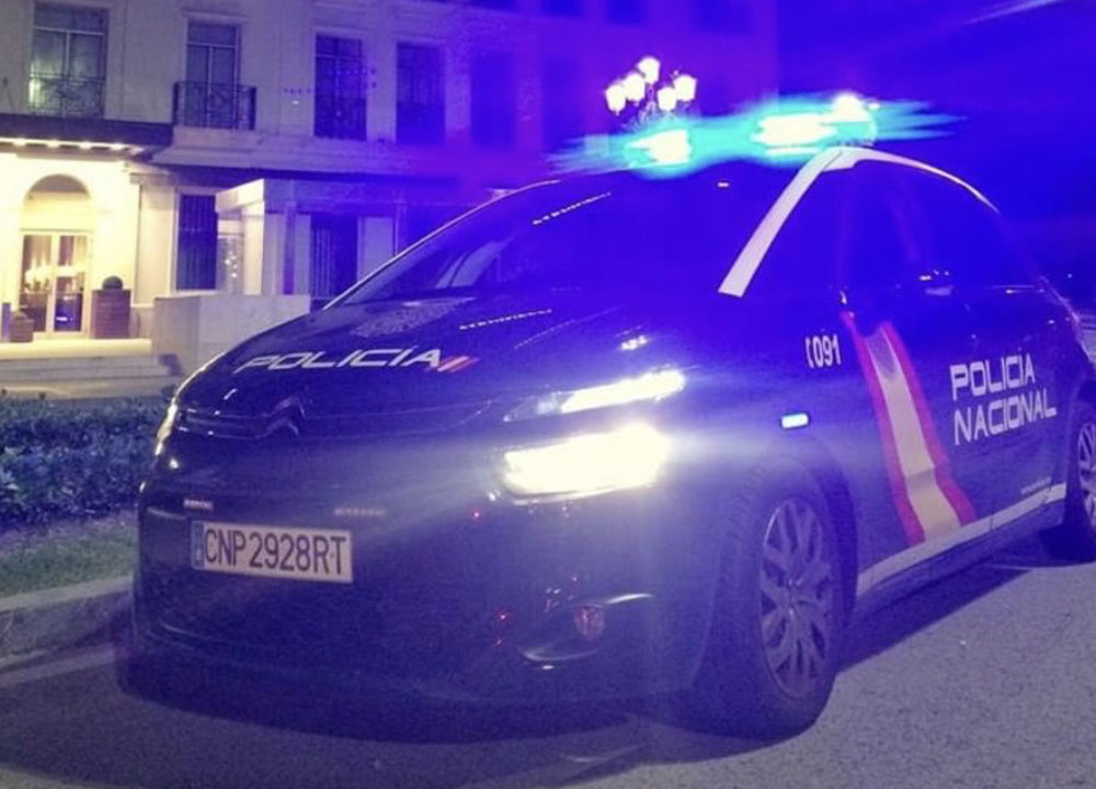 Policía Nacional coche noche.