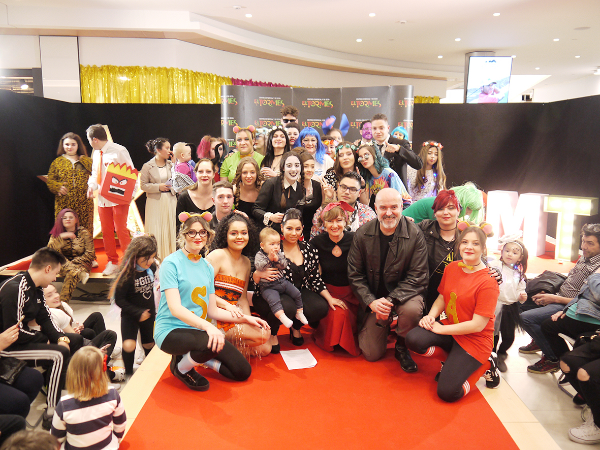 El Centro Comercial El Tormes acogió un desfile, donde los modelos estaban caracterizados como los protagonistas de películas muy conocidas.