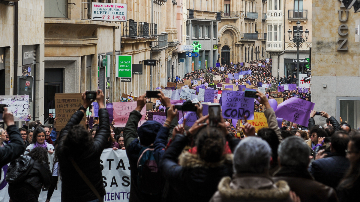 Miles de personas acudieron a la manifestación por el Día de la Mujer Trabajadora organizada por el Movimiento Feminista de Salamanca.