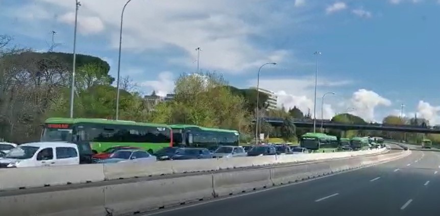 madrileños saliendo el miércoles santo