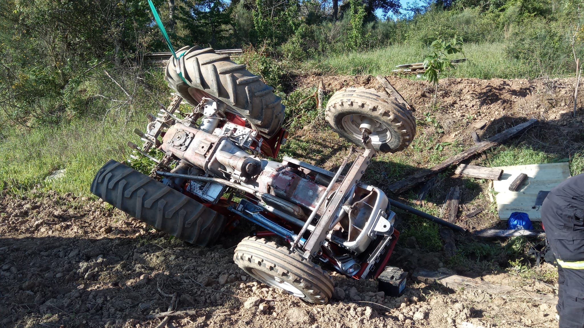 ICAL. Una persona fallece al volcar su tractor en la localidad de Cabañas Raras (León)