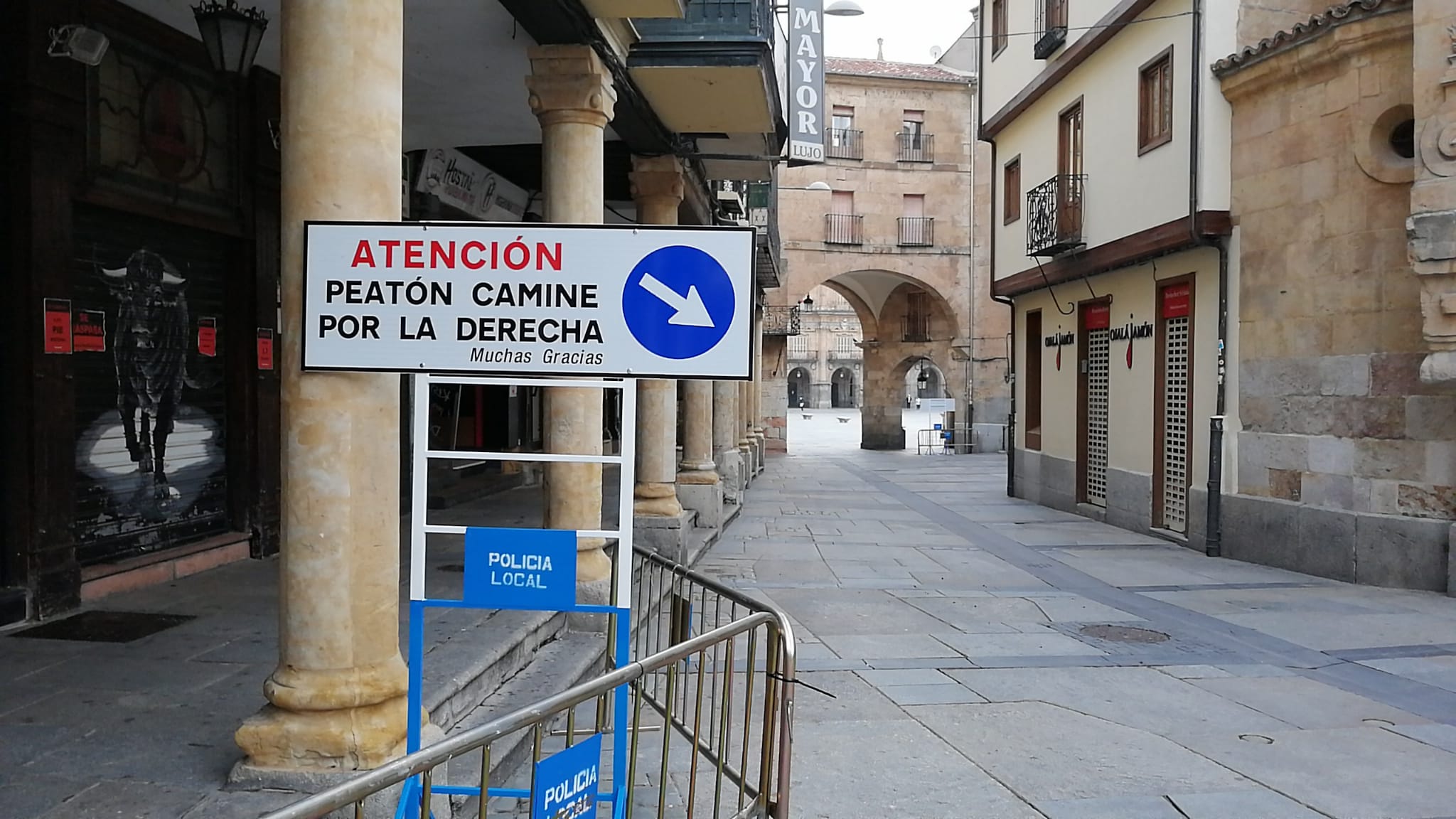 Una de las señales colocadas en la plaza del Corrillo de Salamanca.