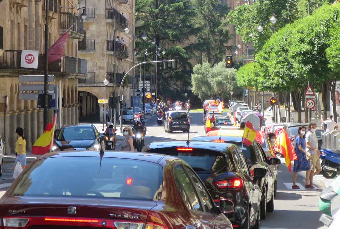 vox manifestacion contra gobierno coches coronavirus (12)