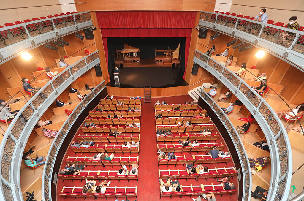 Isa Vicente / ICAL . El consejero de Cultura y Turismo de la Junta de Castilla y León, Javier Ortega, inaugura la Feria de Teatro de Castilla y León