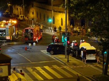 Accidente de tráfico en el cruce de María Auxiliadora con la Avenida de Portugal. (2)