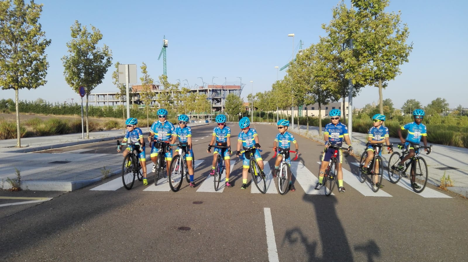 Los y las ciclistas de la Escuela de Ciclismo de Salamanca.