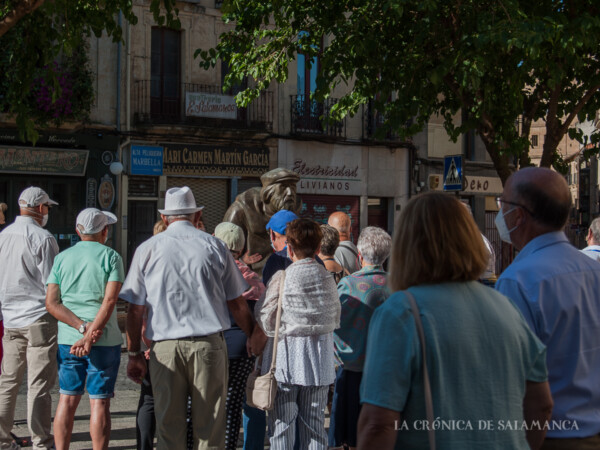 Turistas conociendo Salamanca un 15 de agosto.