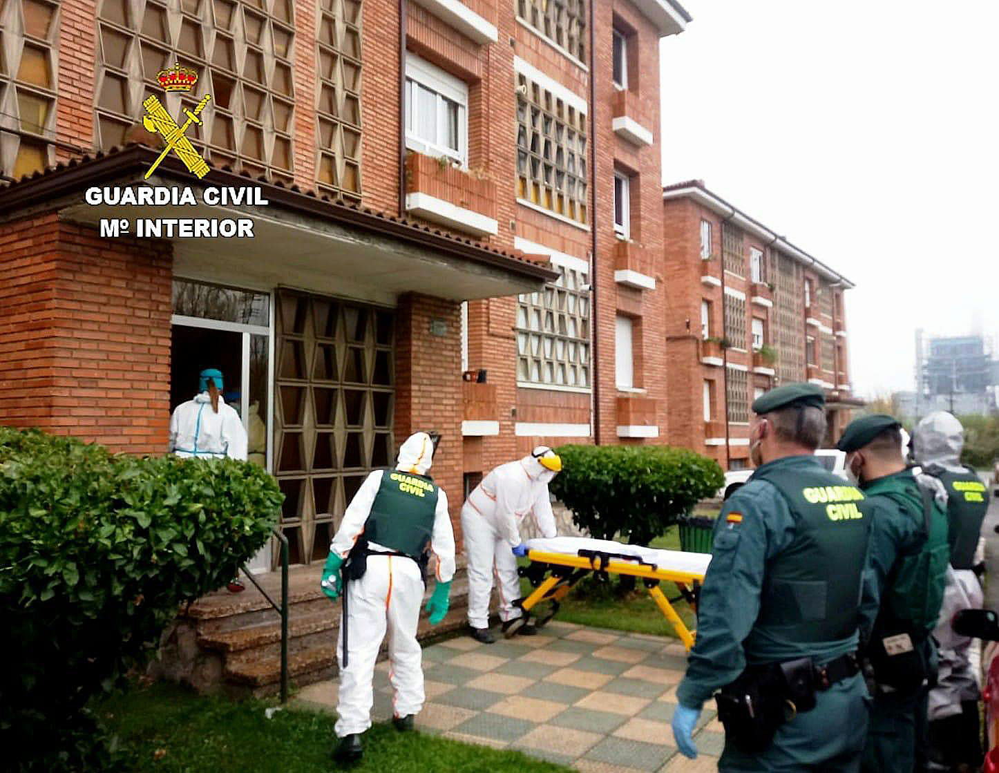 ICAL. La Guardia Civil lleva al hospital a una persona de La Robla (León) positiva en COVID-19 que se negaba a cumplir el confinamiento