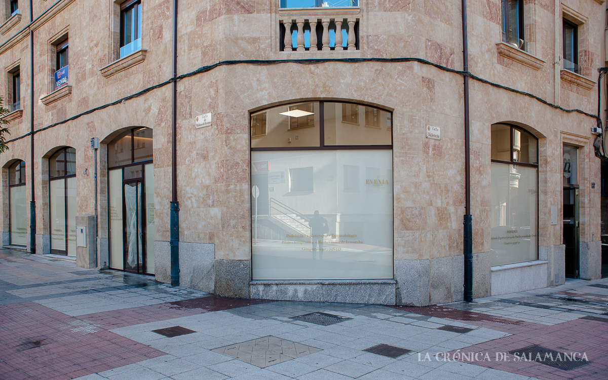 La nueva clínica ocupa el local de Cocinas ABC, en la esquina de Maldonado Ocampo con la calle Valencia.