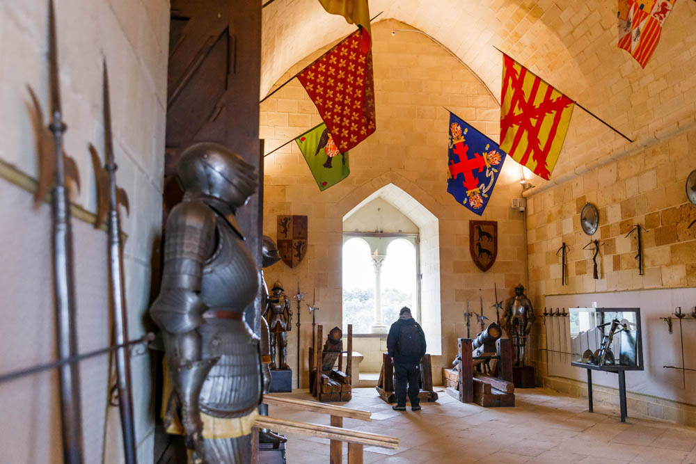 Nacho Valverde / ICAL . El coronel Alcaide del Alcázar de Segovia, Alejandro Serrano, informa sobre la situación actual del Patronato del Alcázar