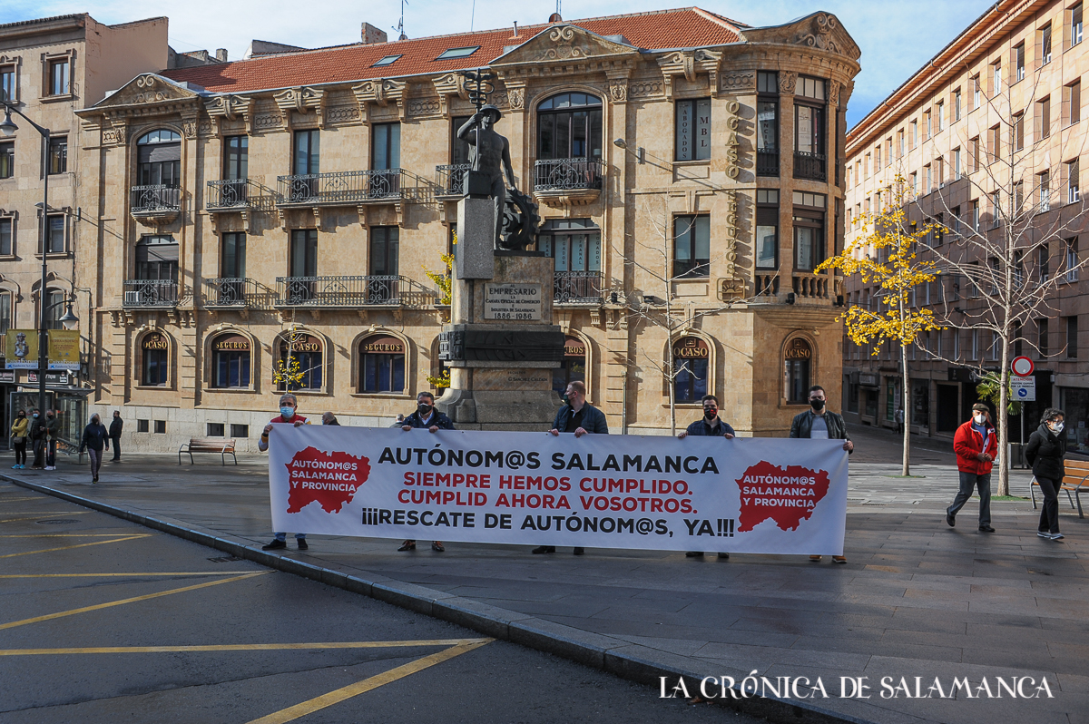 Los autónomos de Salamanca se manifestaron para solicitar ayudas que salven sus negocios.