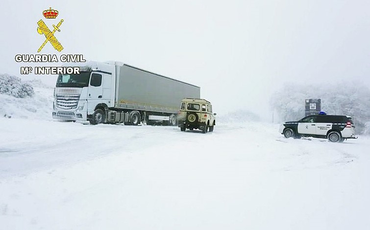 camion polaco atrapado nieve leon ical