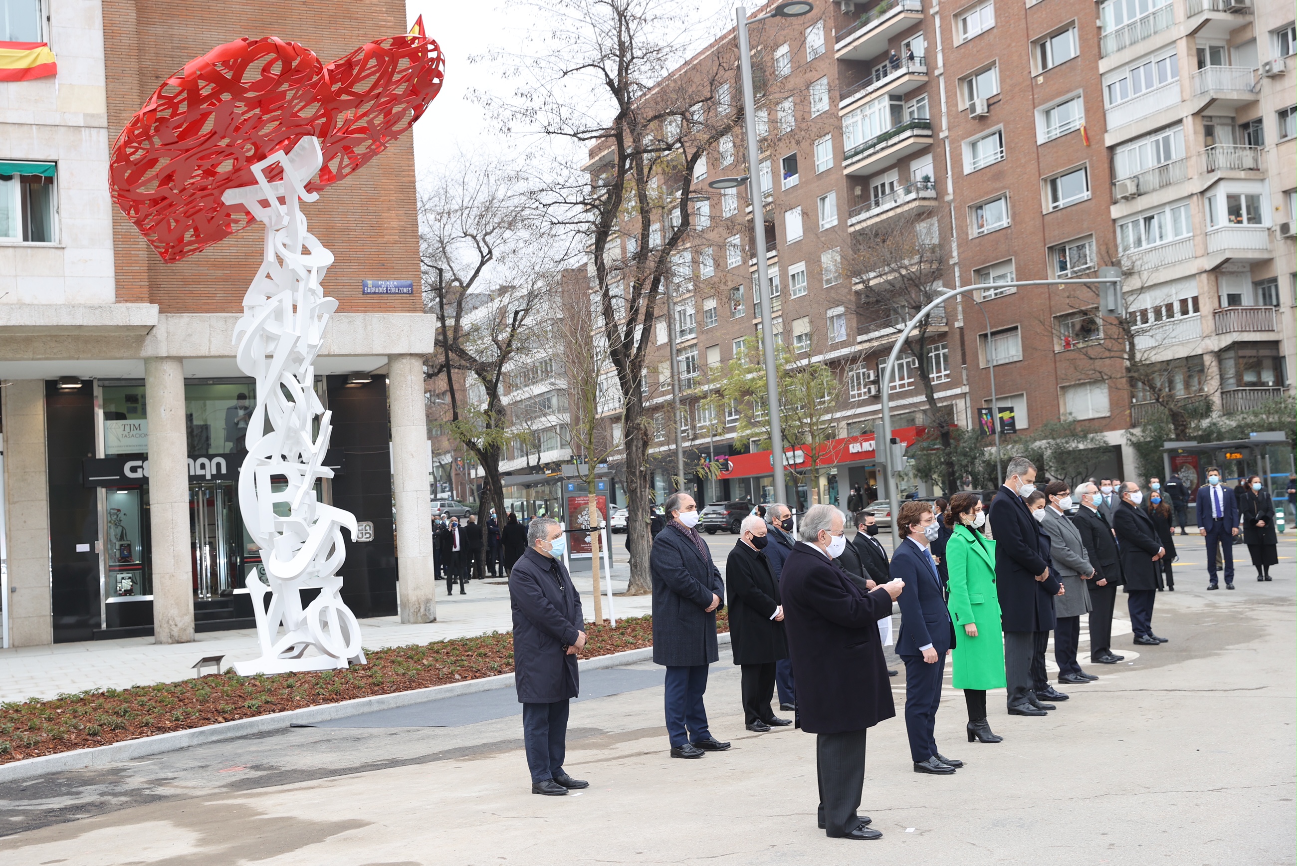 Los Reyes inauguran un monumento por los sanitarios fallecidos durante la pandemia de Covid-19.