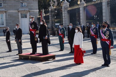 Los Reyes, felipe VI y Letizia, el presidente del Gobierno, Pedro Sánchez y la ministra de Defensa, Margarita Robles. Foto. Casa Real.