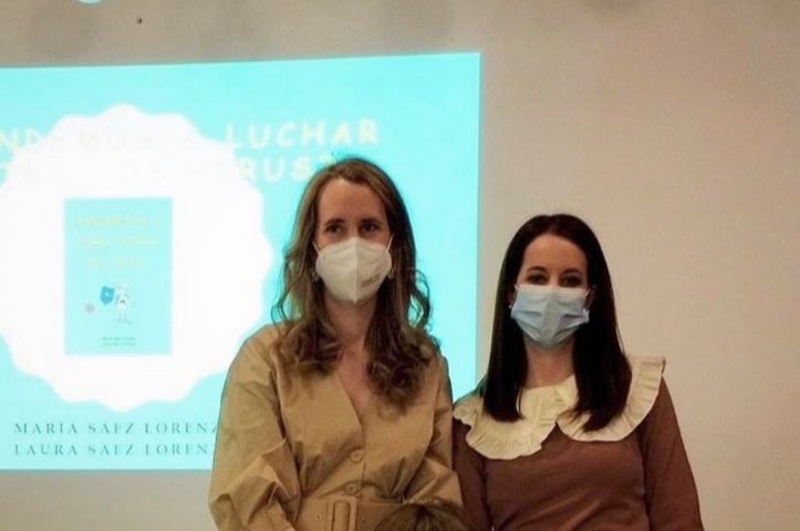 Las hermanas Laura y María Sáez Lorenzo autoras de los libros ¿Aprendemos a Salvar Vidas? y ¿Aprendemos a luchar contra los virus?.